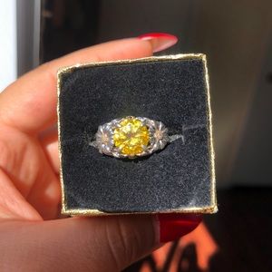 Sunflower/ Daisy Ring with yellow stone